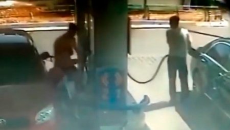 Воровство бензина заправщиком на АЗС засняли на видео