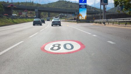 По ВОАД и Аль-Фараби в Алматы пока только 60 км/ч. Ждём знаков