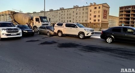 Бетономешалка устроила массовое ДТП в центре Актау