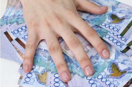Полицейский за 4 млн тенге обещал закрыть уголовное дело в Павлодаре
