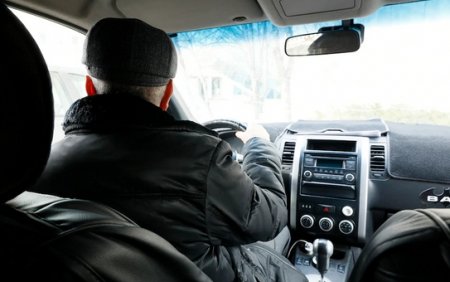 Водитель авто переехал ногу ребенку во дворе дома в Караганде