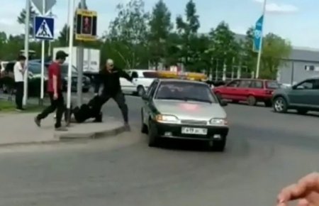 Трансгендера из нашумевшего видео с тасканием за волосы наказали в Костанае