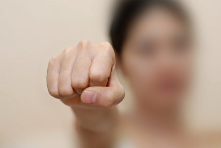 Девушки в алкогольном опьянении напали на полицейских в Темиртау