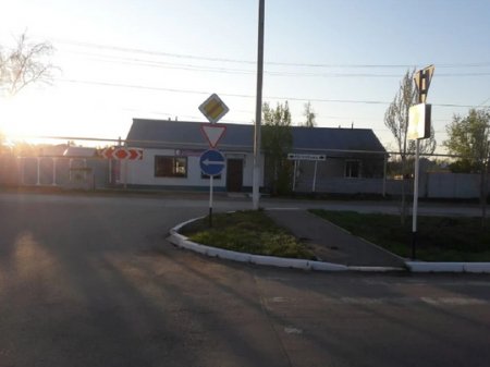 Наказали акима за установку противоречащих друг другу знаков на дороге