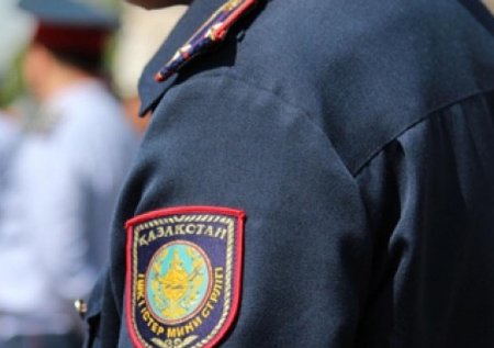 Благодаря старому видео полицейский, требовавший денег с подчиненных, продолжает работу