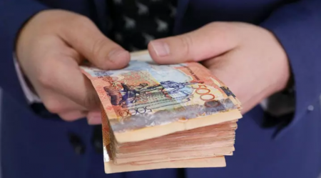 Подполковника полиции оштрафовали на 26 млн тенге за взятку