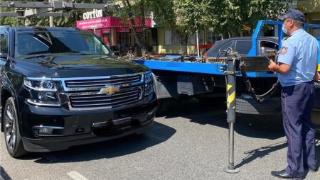 Chevrolet Tahoe на штрафстоянку за долги по налогу